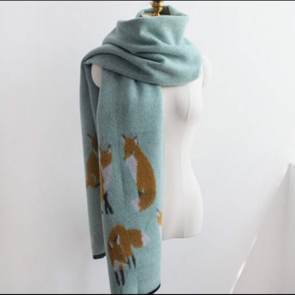 Large Cozy Fox Scarf - Picture 3 of 6